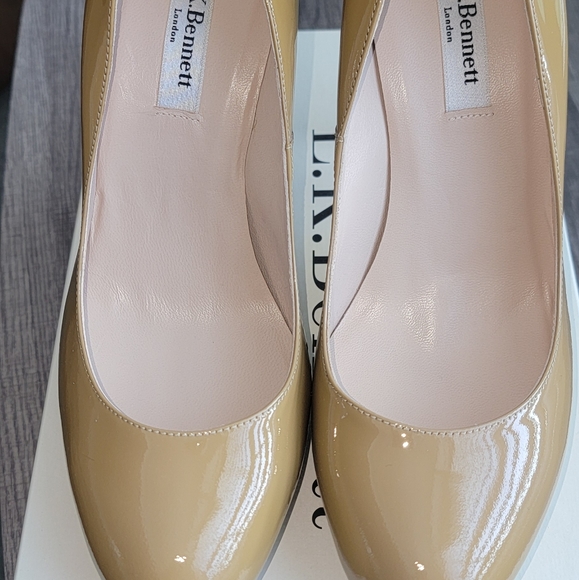LK Bennett NWT "Sledge" pumps, tan, Patent Leather - Picture 4 of 12